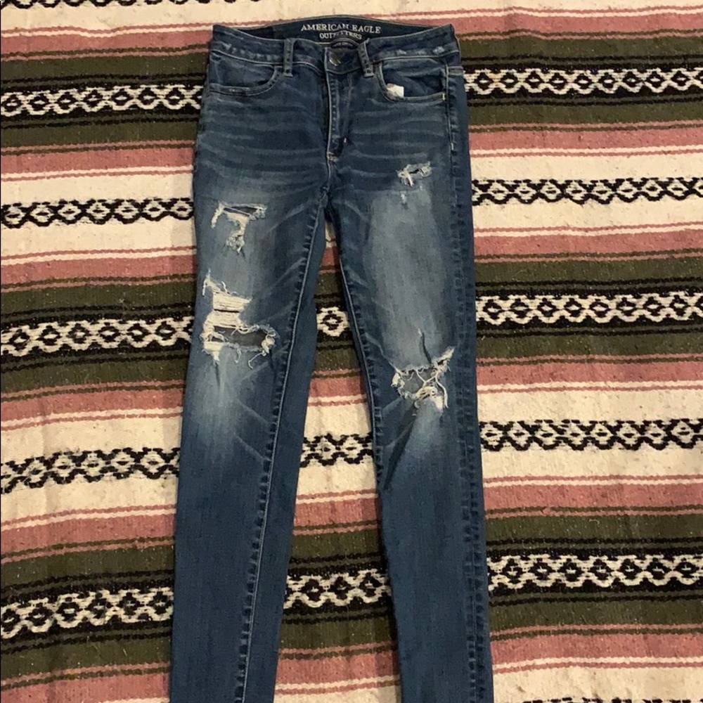 American Eagle Ripped Jeans (size 4)